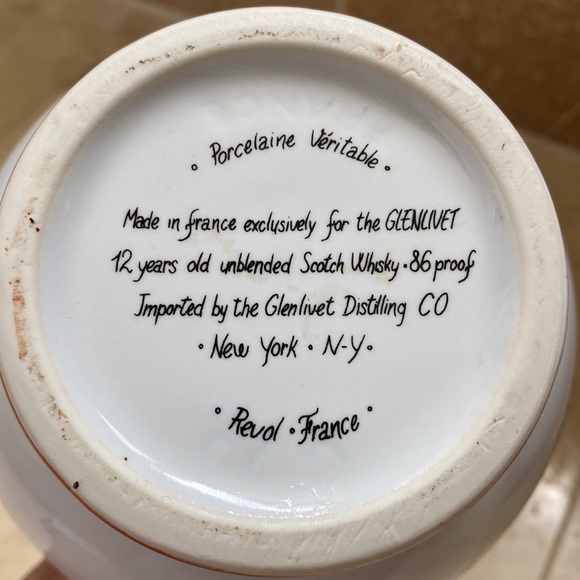 The Glenlevit 12 yr Scotch Whiskey porcelain pitcher :: Made in Revol France - Picture 7 of 7